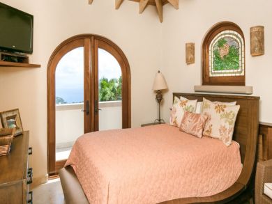 Stunning 5 Bedroom Luxury Villa with Sweeping Views