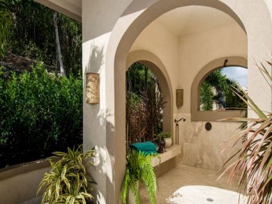 Stunning 5 Bedroom Luxury Villa with Sweeping Views