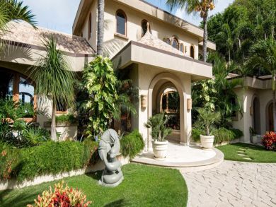 Stunning 5 Bedroom Luxury Villa with Sweeping Views
