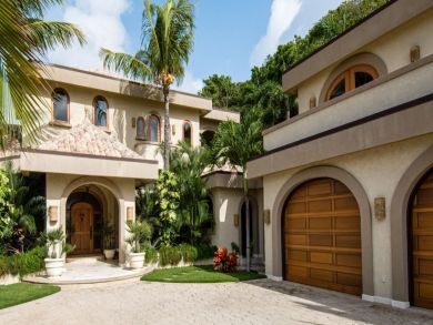 Stunning 5 Bedroom Luxury Villa with Sweeping Views