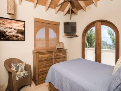 Stunning 5 Bedroom Luxury Villa with Sweeping Views