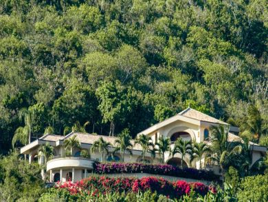 Stunning 5 Bedroom Luxury Villa with Sweeping Views