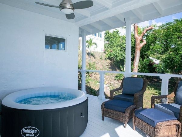 Romantic One Bedroom Bungalow with Great Cruz Bay Views