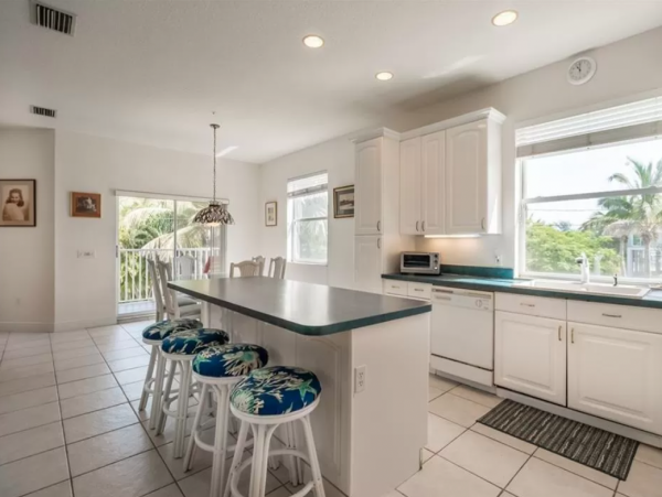 Longboat Key Two Bedroom Vacation Home Short Walk to Beach
