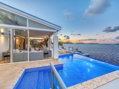 Bay View Luxury Villa with Private Pool in Saint Martin