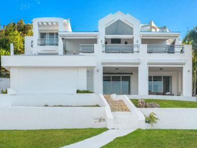 Bay View Luxury Villa with Private Pool in Saint Martin
