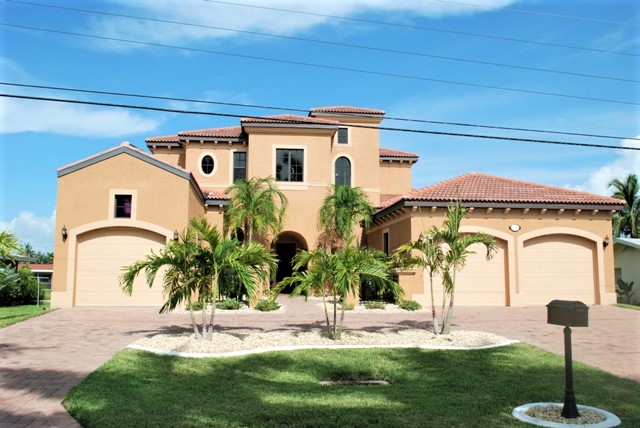 Cape Coral 4 Bedroom +Den Canal Front Vacation Rental