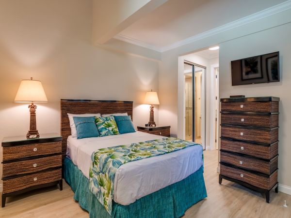 Great Value Lahaina Condo 3 Bedrooms Partial Ocean View