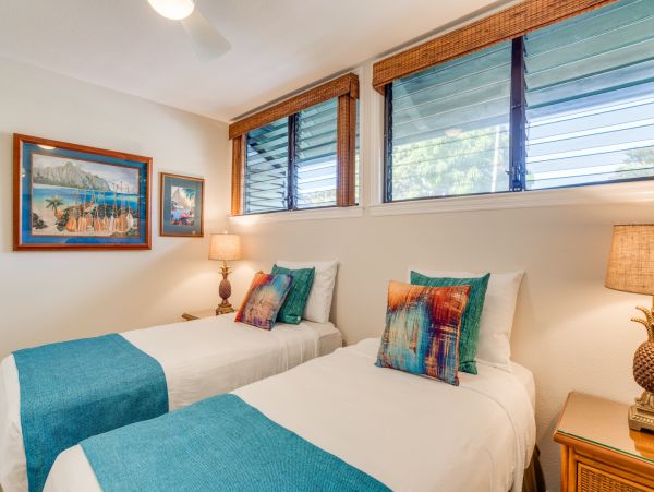 Great Value Lahaina Condo 3 Bedrooms Partial Ocean View