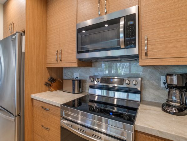 Great Value Lahaina Condo 3 Bedrooms Partial Ocean View