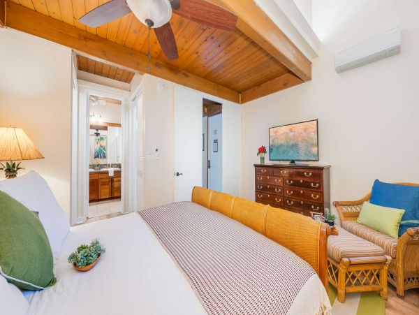 Lahaina Oceanfront Three Bedroom Condo
