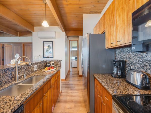 Lahaina Oceanfront Three Bedroom Condo