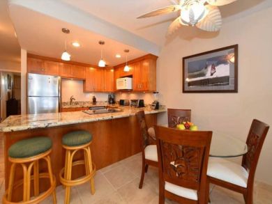 Kitchen Bar & Dining Area