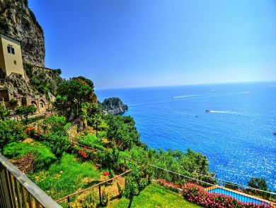 LuxuryAmalfi Vacation Villa with Four Bedrooms Sleeps 10