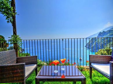 LuxuryAmalfi Vacation Villa with Four Bedrooms Sleeps 10