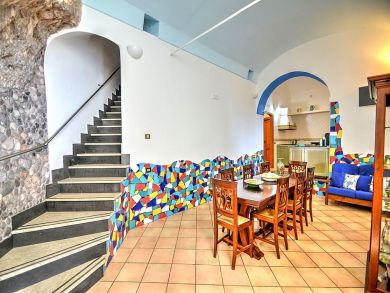 LuxuryAmalfi Vacation Villa with Four Bedrooms Sleeps 10