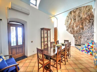 LuxuryAmalfi Vacation Villa with Four Bedrooms Sleeps 10