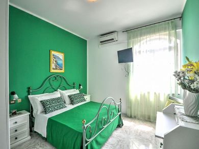 LuxuryAmalfi Vacation Villa with Four Bedrooms Sleeps 10