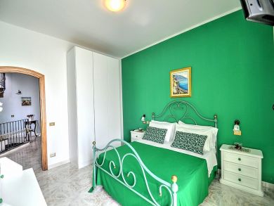 LuxuryAmalfi Vacation Villa with Four Bedrooms Sleeps 10