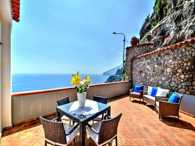 LuxuryAmalfi Vacation Villa with Four Bedrooms Sleeps 10