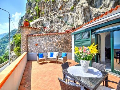 LuxuryAmalfi Vacation Villa with Four Bedrooms Sleeps 10