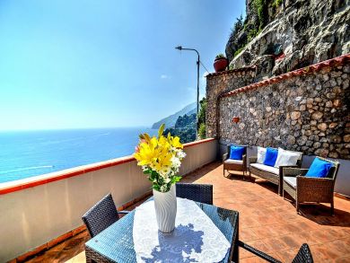 LuxuryAmalfi Vacation Villa with Four Bedrooms Sleeps 10