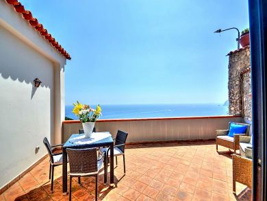 LuxuryAmalfi Vacation Villa with Four Bedrooms Sleeps 10