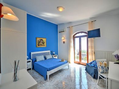 LuxuryAmalfi Vacation Villa with Four Bedrooms Sleeps 10