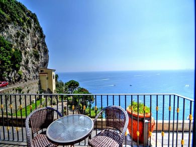 LuxuryAmalfi Vacation Villa with Four Bedrooms Sleeps 10