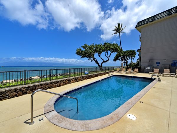 Direct Ocean Front Views Lahaina Vacation Getaway 1 Bedroom Condo