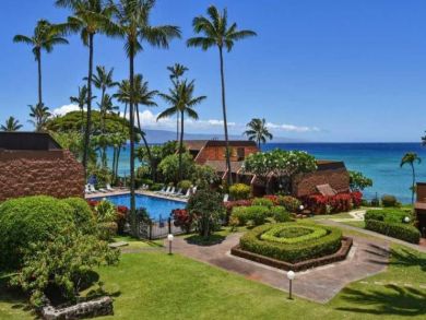 Charming Vacation Rental on Lahaina. Call Today.