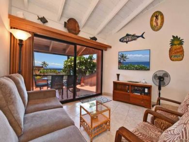 Charming Vacation Rental on Lahaina. Call Today.