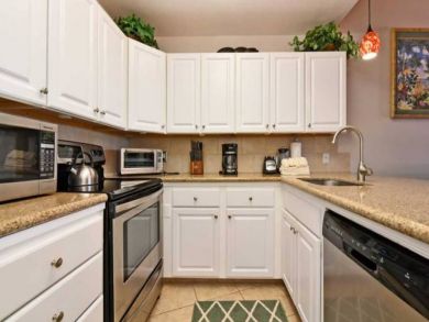 Charming Vacation Rental on Lahaina. Call Today.