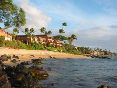 Charming Vacation Rental on Lahaina. Call Today.