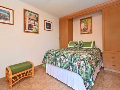 Charming Vacation Rental on Lahaina. Call Today.