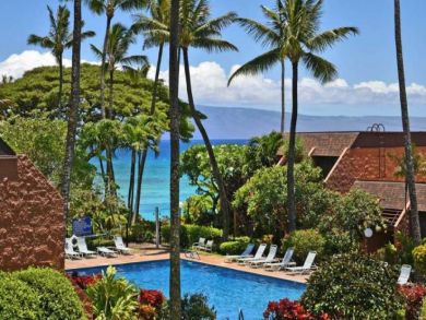Charming Vacation Rental on Lahaina. Call Today.