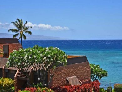Charming Vacation Rental on Lahaina. Call Today.