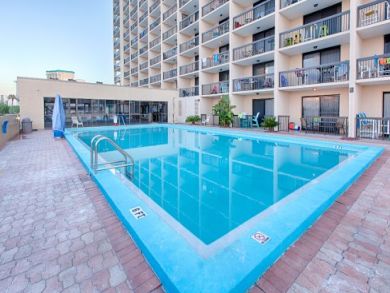 Beachfront One Bedroom Vacation Condo in Destin Sleeps 4