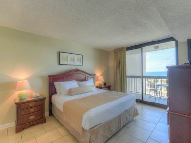 Beachfront One Bedroom Vacation Condo in Destin Sleeps 4