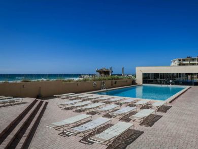 Beachfront One Bedroom Vacation Condo in Destin Sleeps 4
