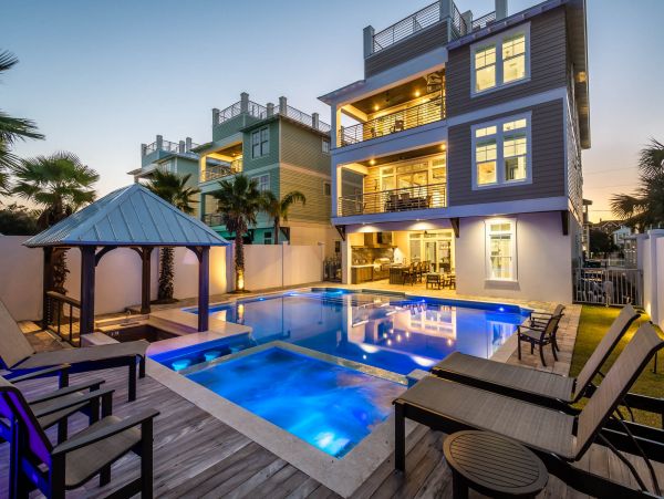 Destin Luxurious Nine Bedroom Retreat Vacation Home