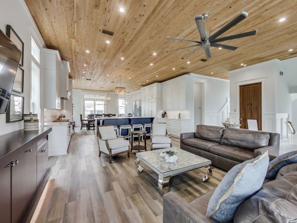 Destin Luxurious Nine Bedroom Retreat Vacation Home