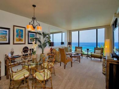 Open plan living & dining areas