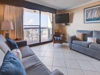 Beachfront One Bedroom Condo with Sweeping Views