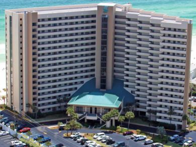Beachfront One Bedroom Condo with Sweeping Views