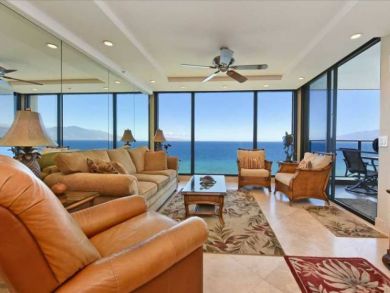 Beachfront Vacation Condo with Panoramic Ocean Views