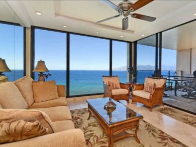 Beachfront Vacation Condo with Panoramic Ocean Views