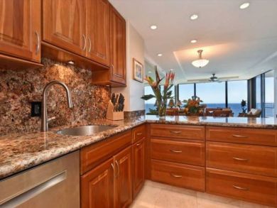 Beachfront Vacation Condo with Panoramic Ocean Views