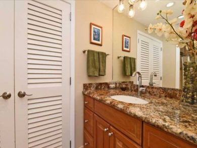 Beachfront Vacation Condo with Panoramic Ocean Views