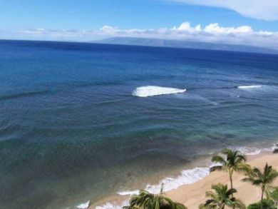 Beachfront Vacation Condo with Panoramic Ocean Views